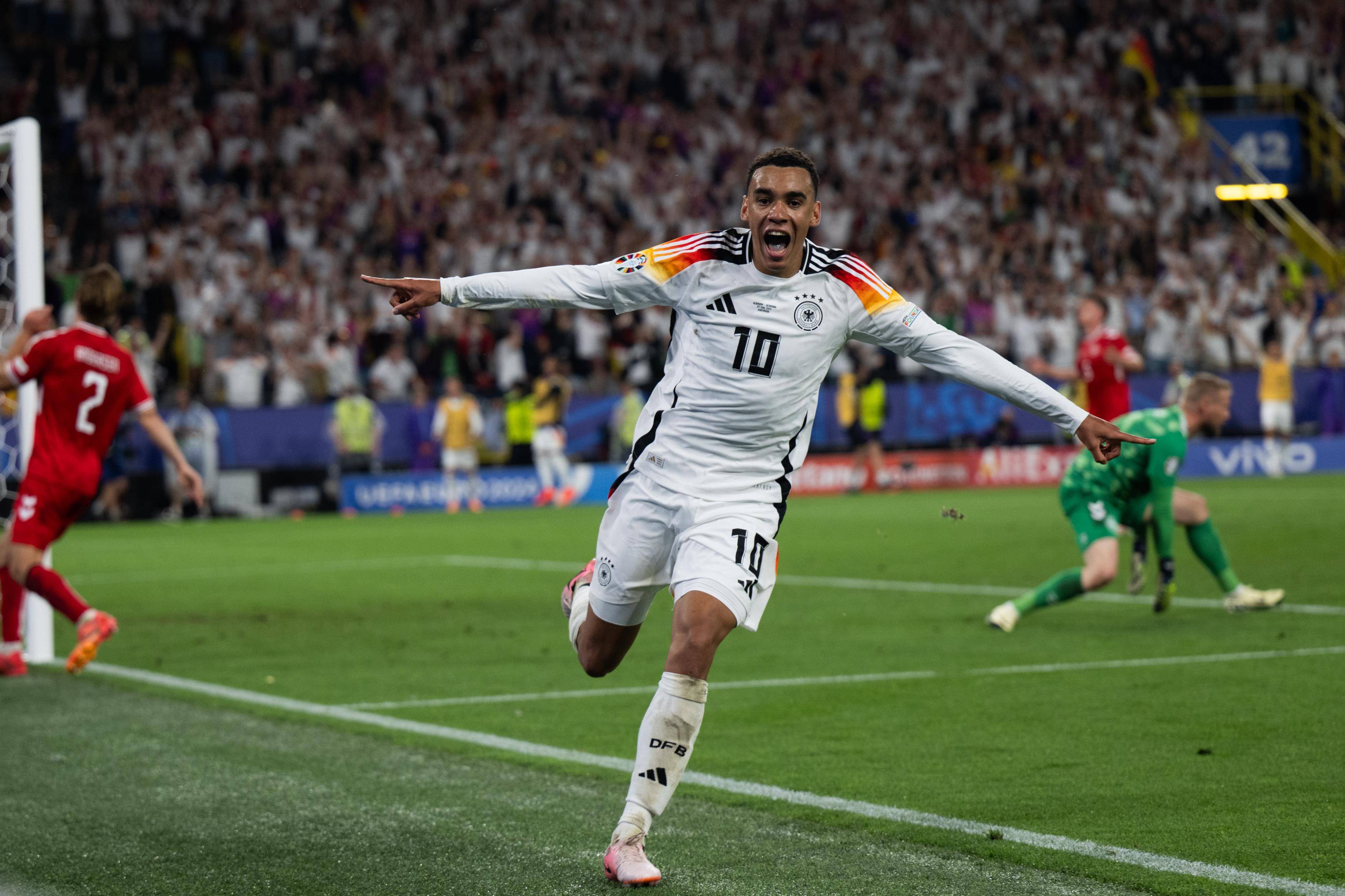 足球界关注 足球界关注