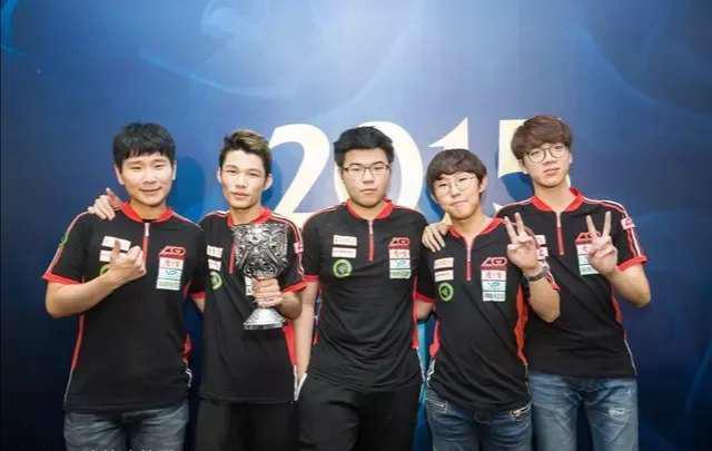 来自世界各 来自世界各